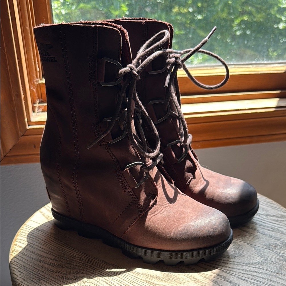Sorel / Women's Dark Brown/Wine Lace Up Booties/ Joan of Arctic